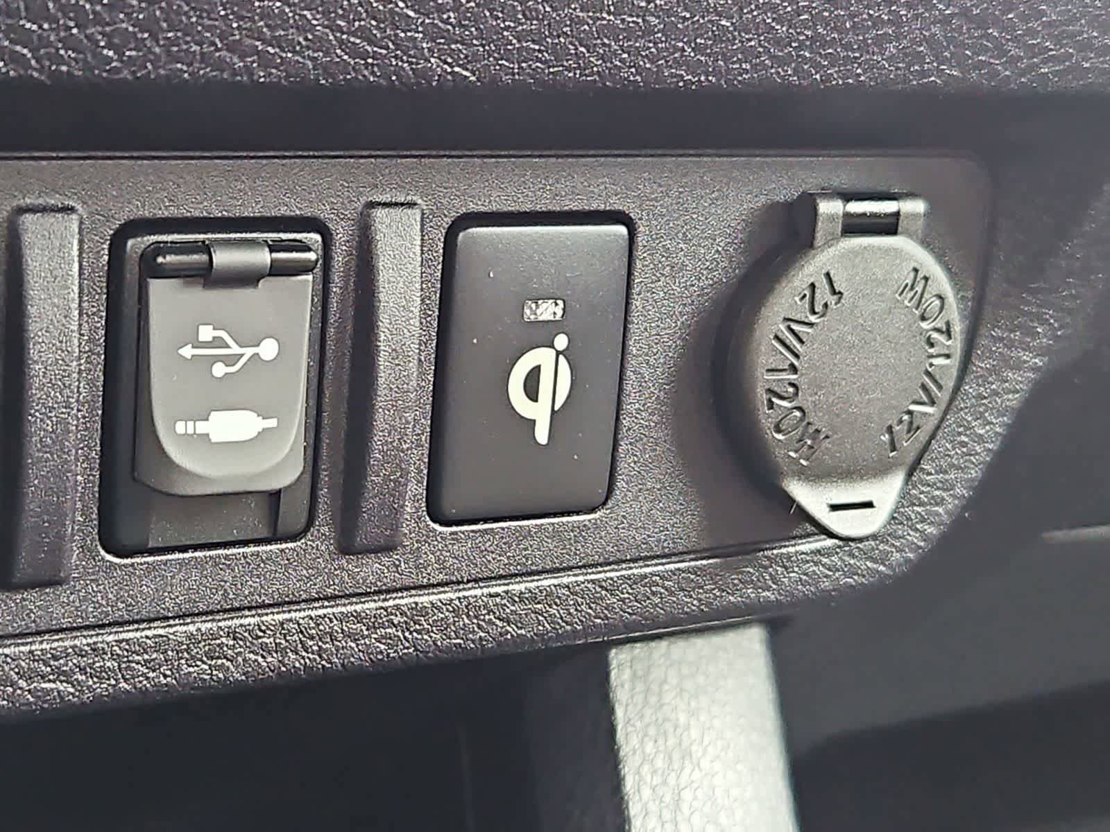 Used 2018 Toyota Tacoma Limited AWD/4WD image 32