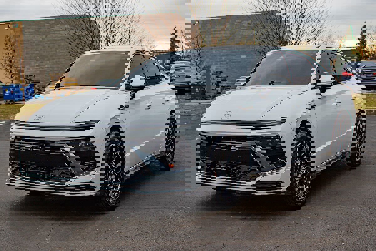 Used 2024 Hyundai Sonata SEL FWD image 3