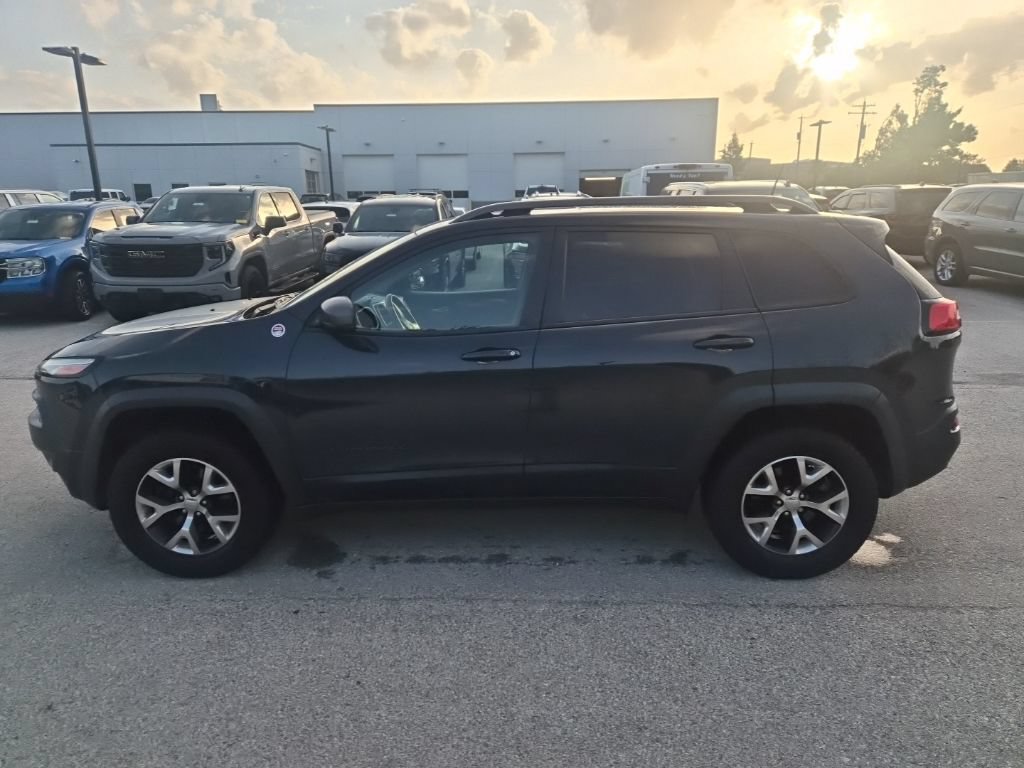 Used 2016 Jeep Cherokee Trailhawk w/ Comfort/Convenience Group AWD/4WD image 8