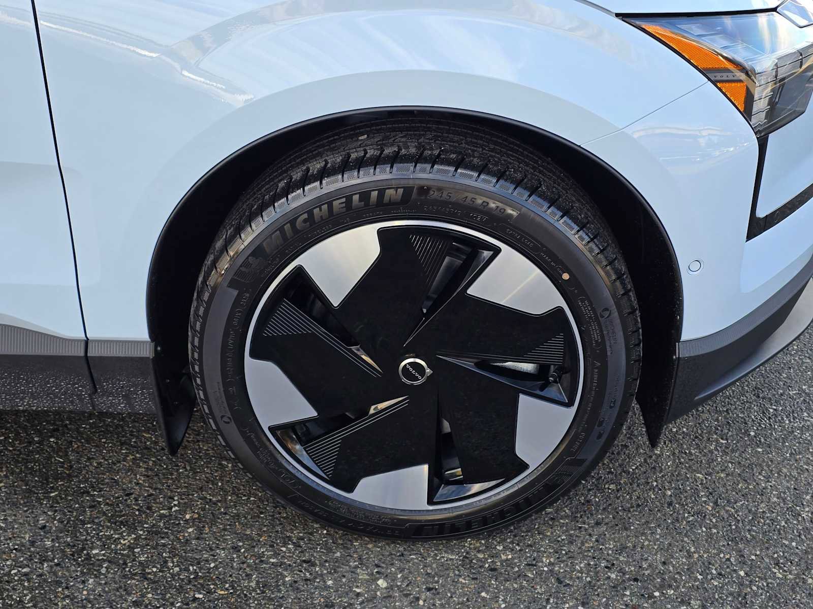 New 2026 Volvo EX30 Plus w/ Protection Package Premier AWD/4WD image 9