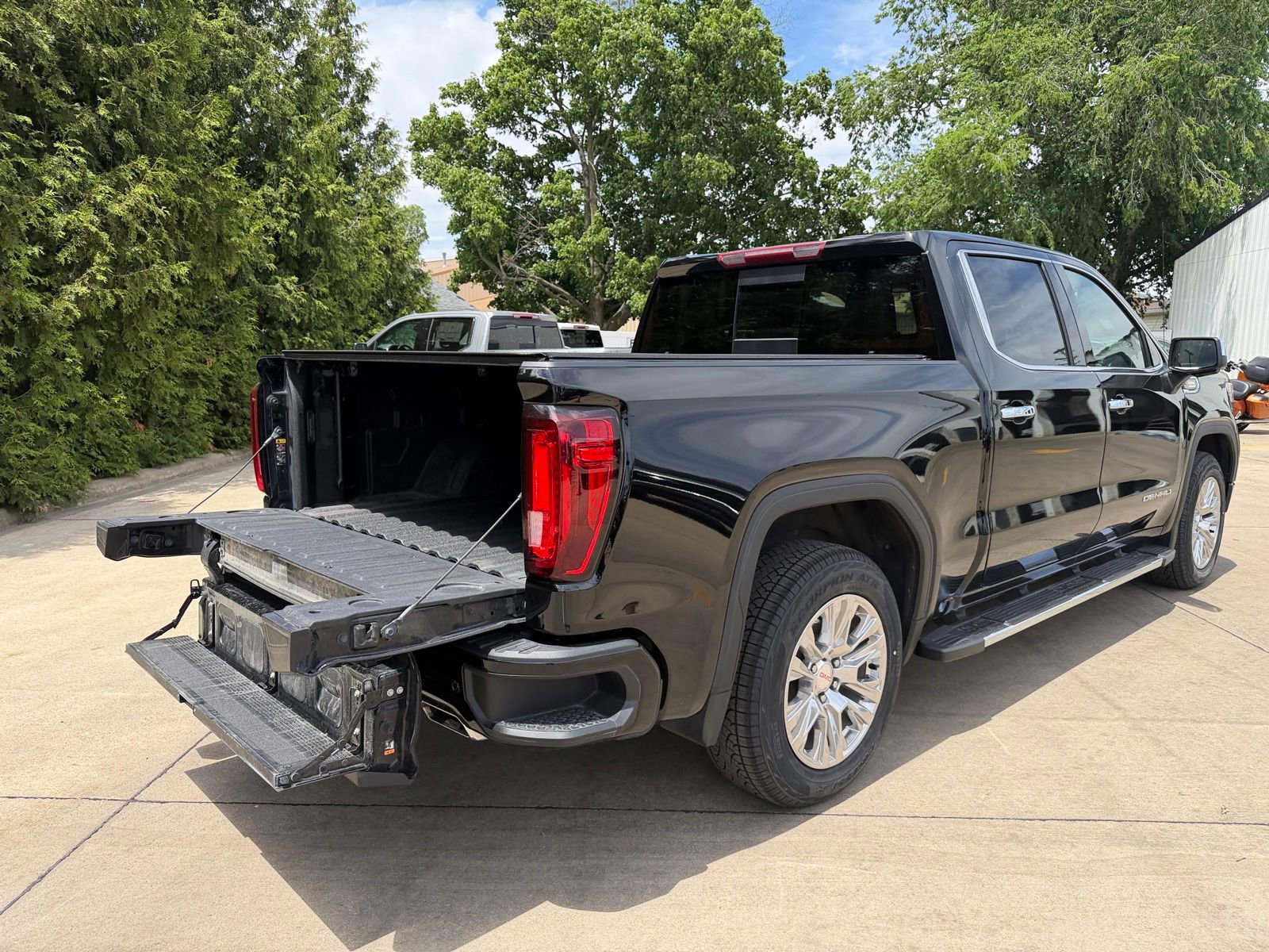 Used 2022 GMC Sierra 1500 Denali w/ Driver Alert Package II AWD/4WD image 33