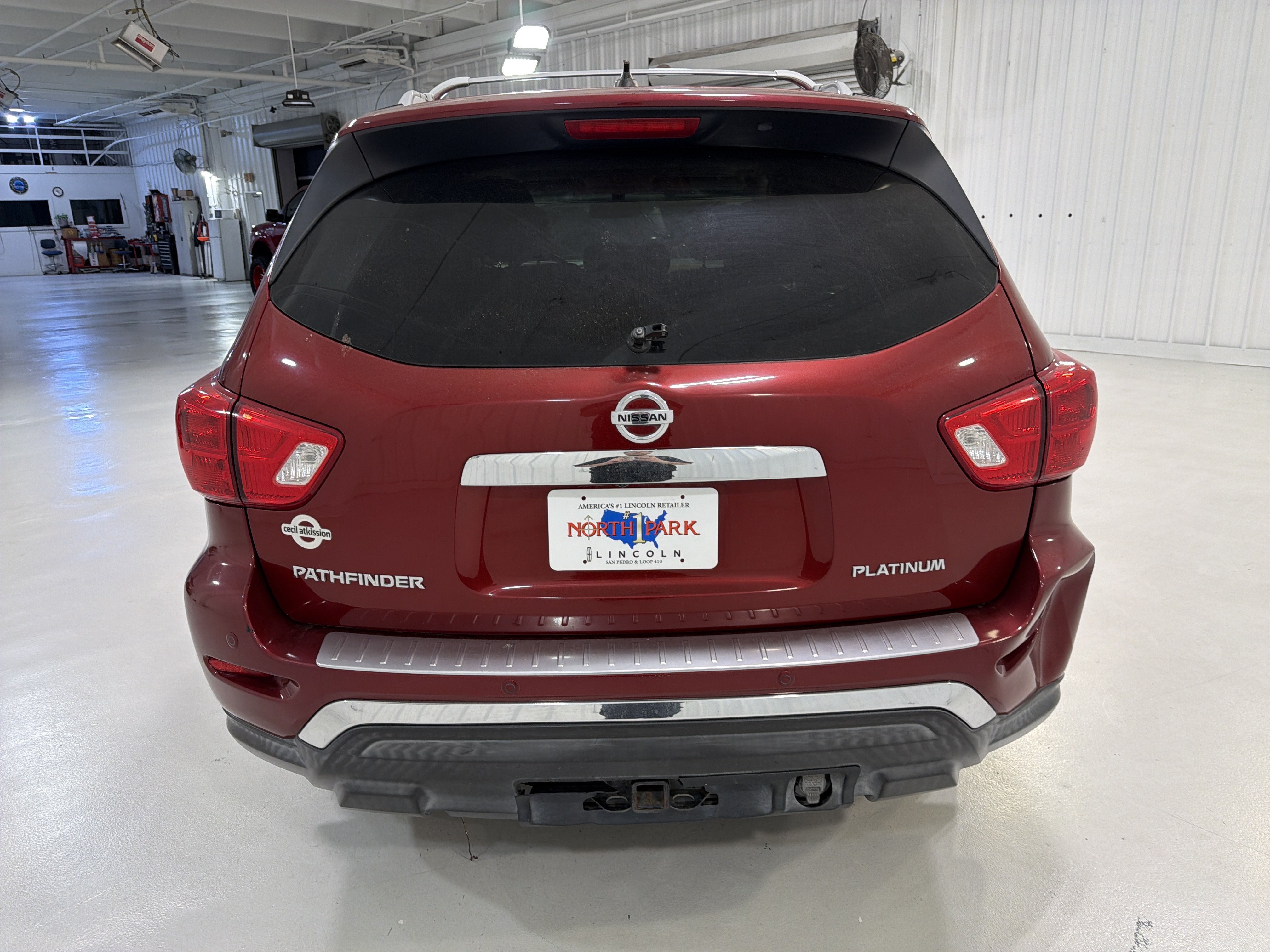 Used 2018 Nissan Pathfinder Platinum FWD image 4