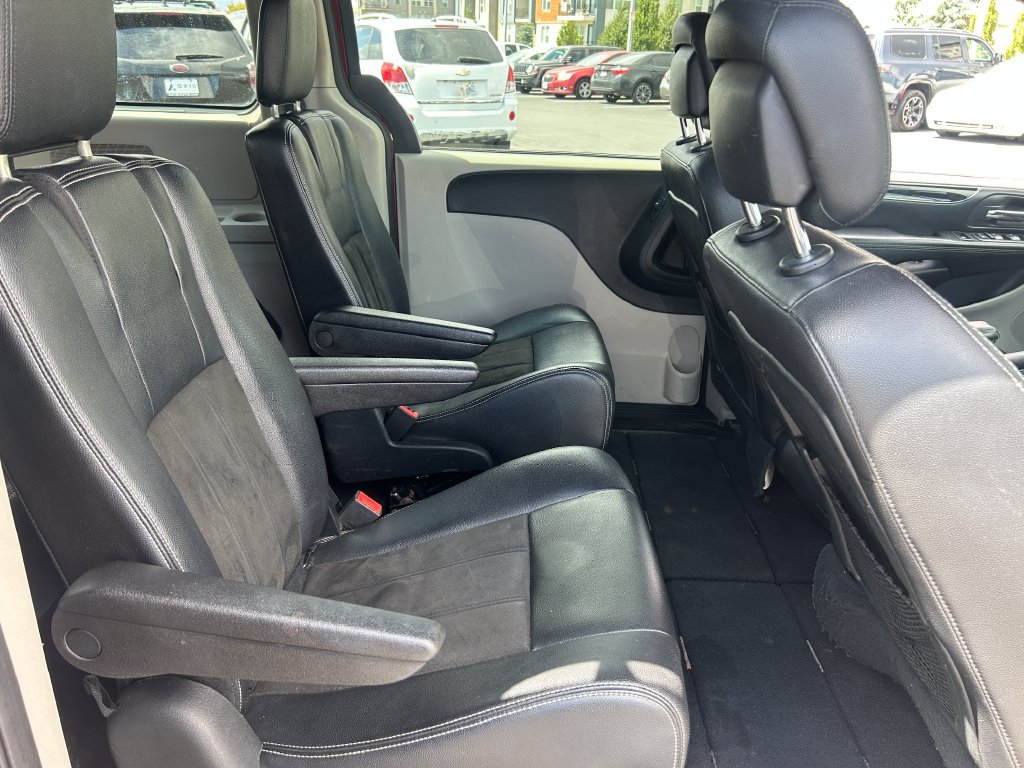Used 2019 Dodge Grand Caravan SXT FWD image 32
