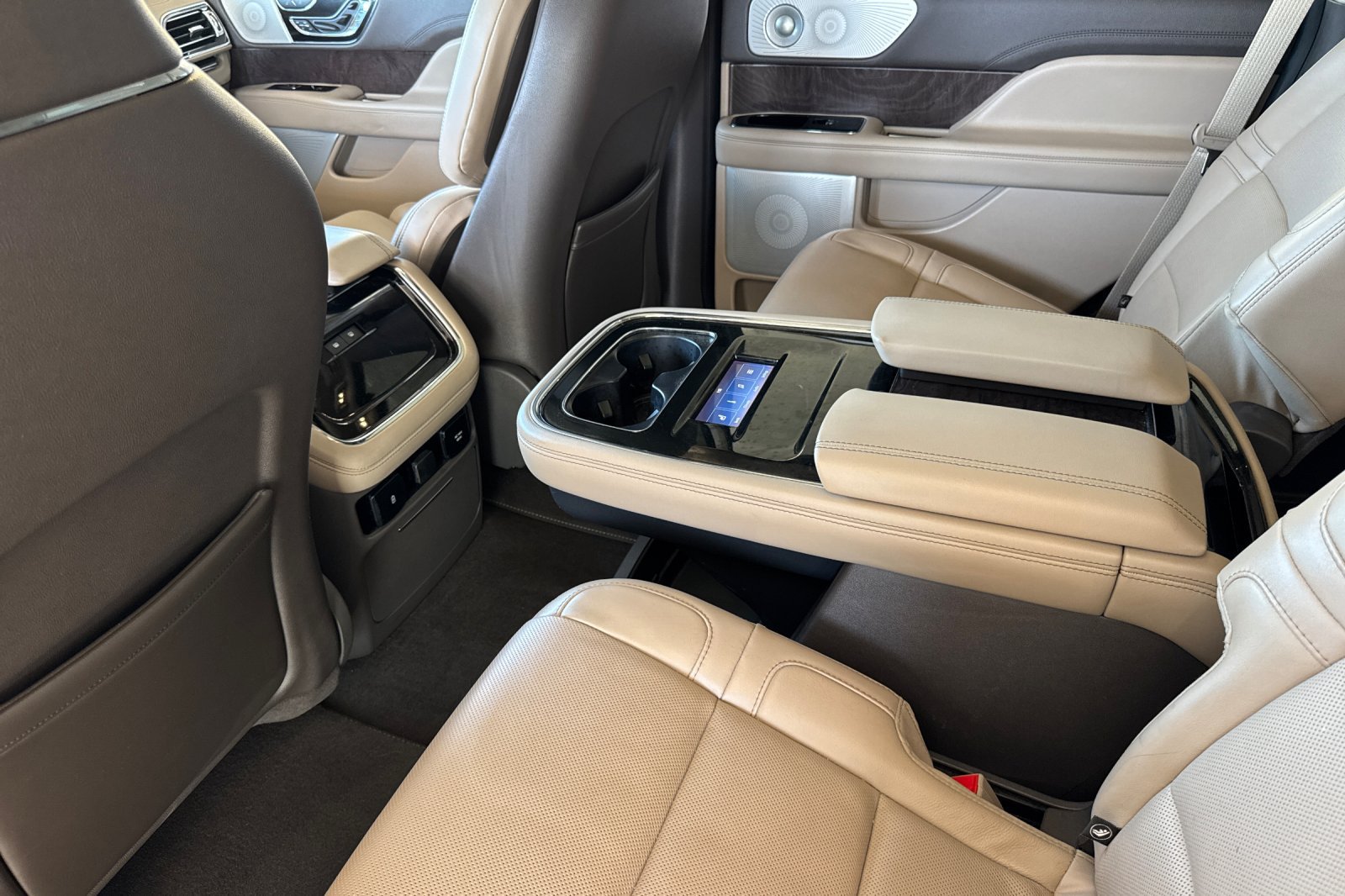 Used 2022 Lincoln Navigator Reserve AWD/4WD image 11