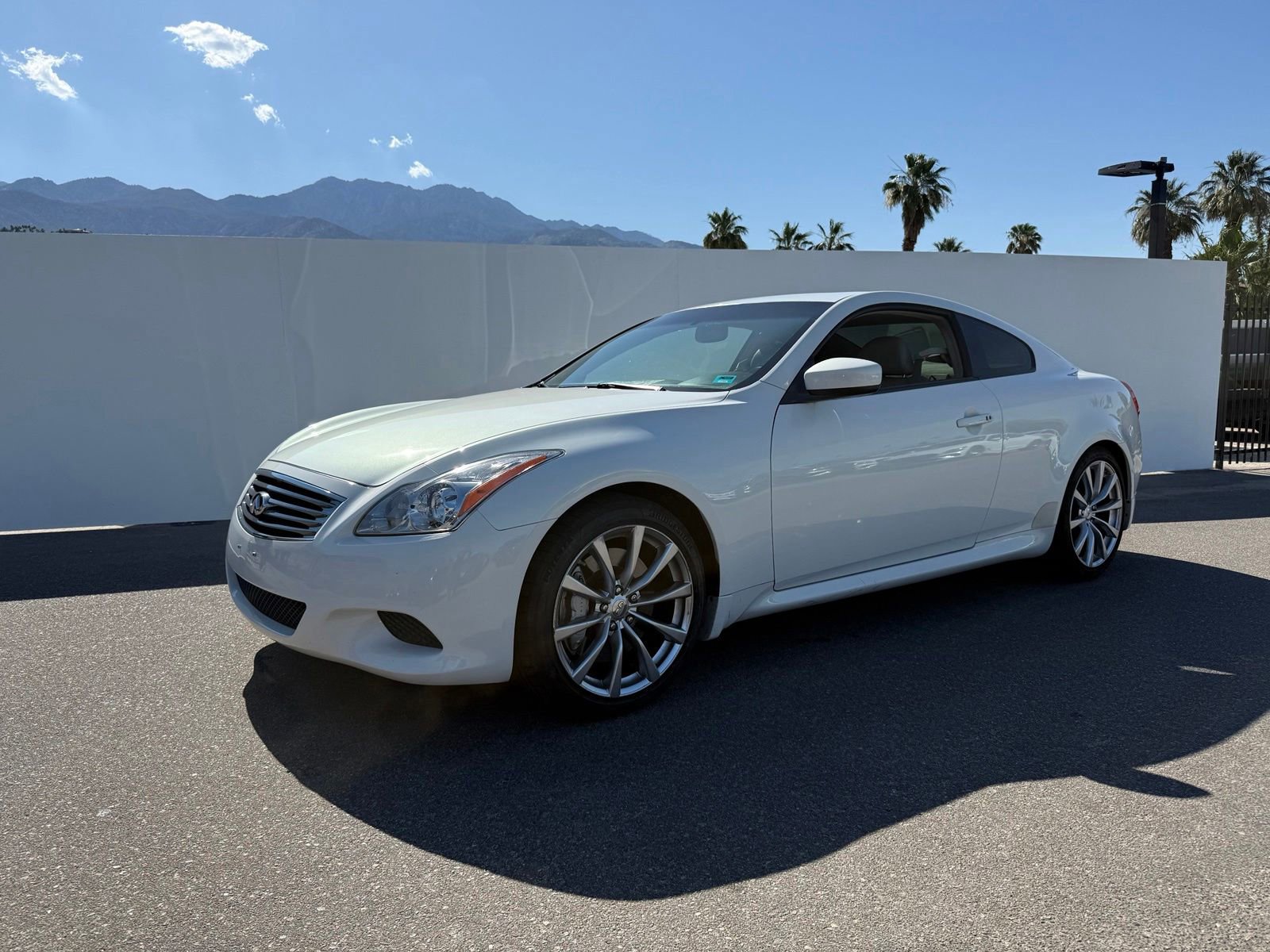 Used 2009 INFINITI G37 Journey w/ Premium Pkg RWD image 1