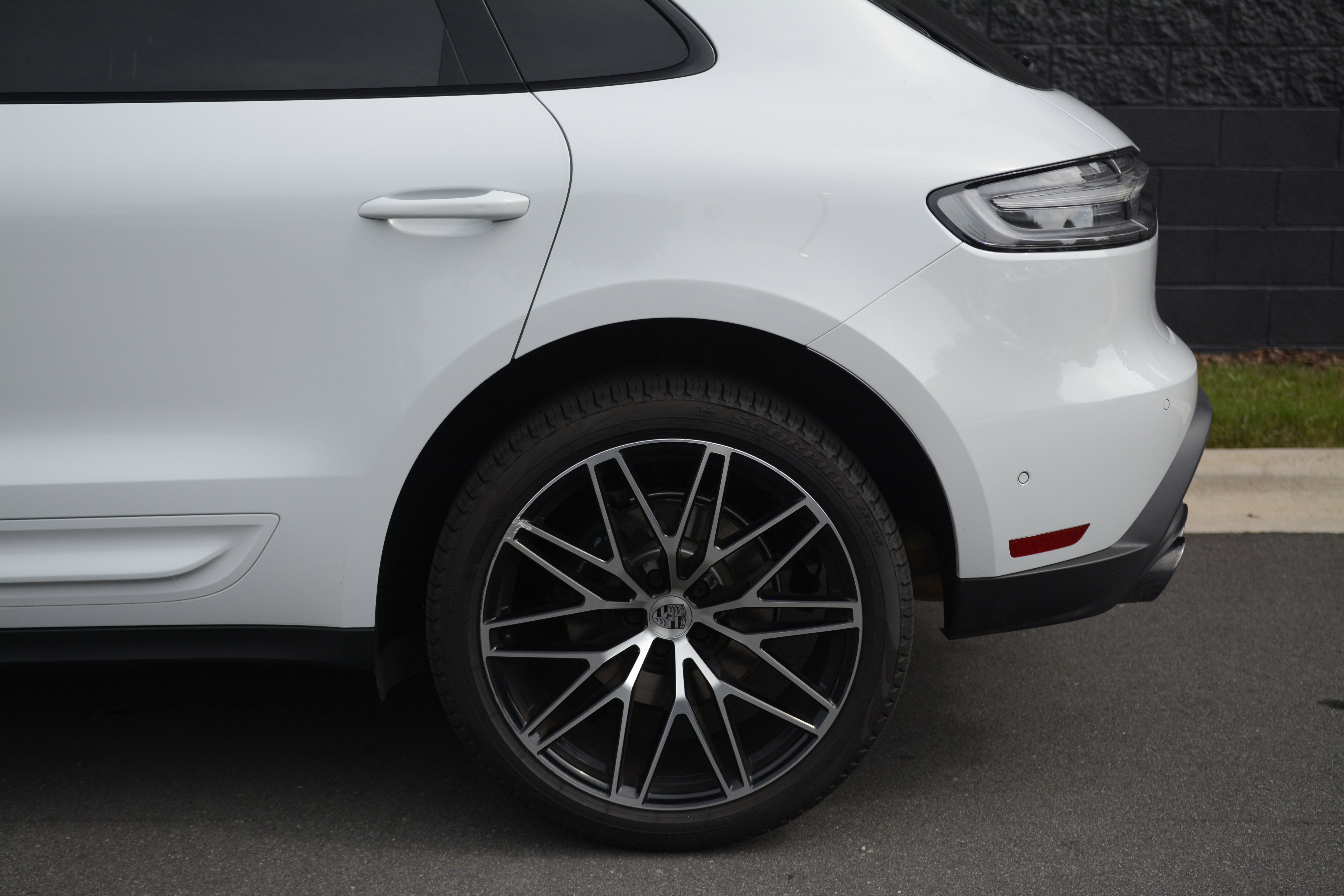 Certified 2026 Porsche Macan AWD/4WD image 39