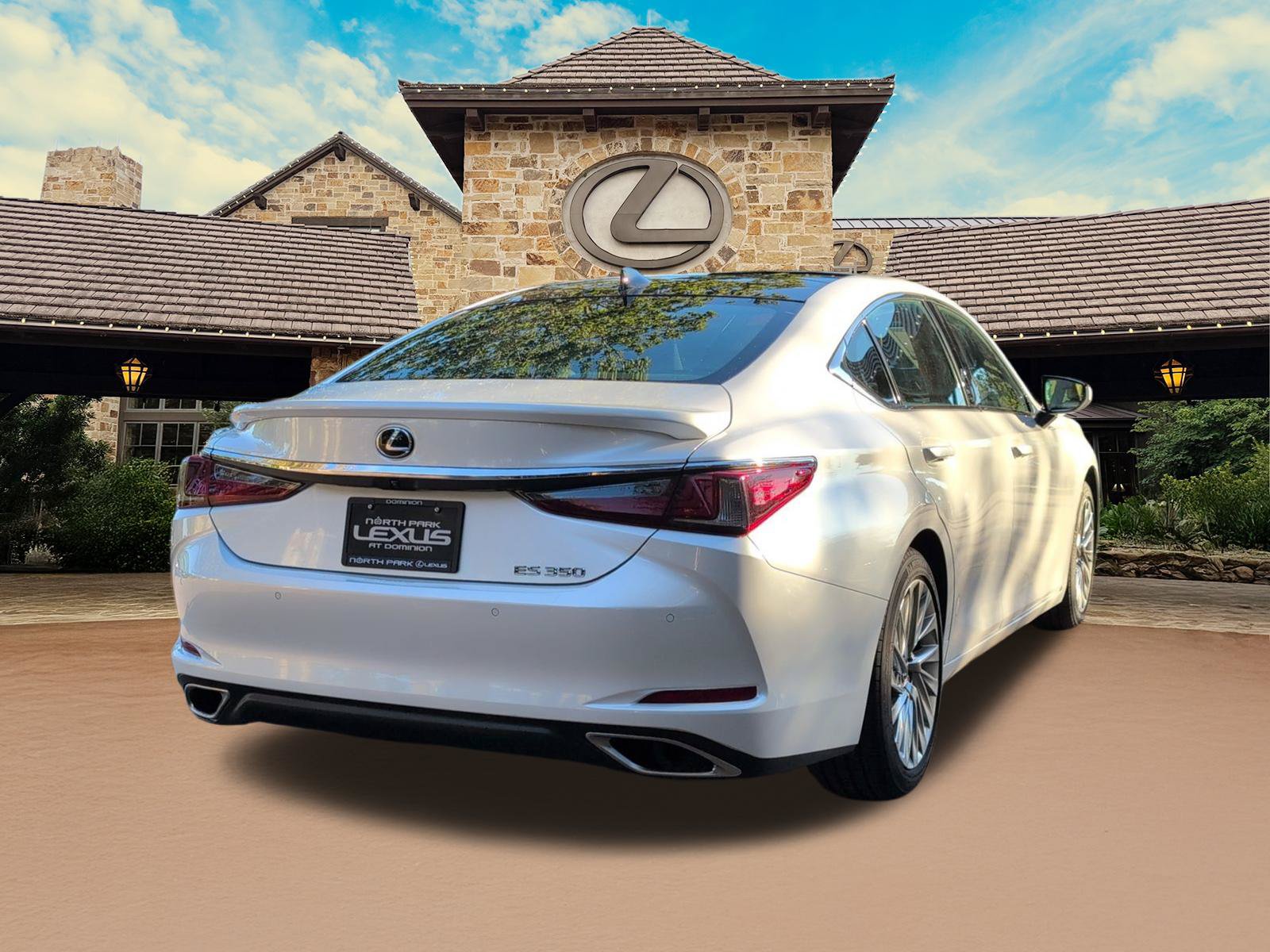 Used 2022 Lexus ES 350 Ultra Luxury w/ Accessory Package 2 FWD image 2
