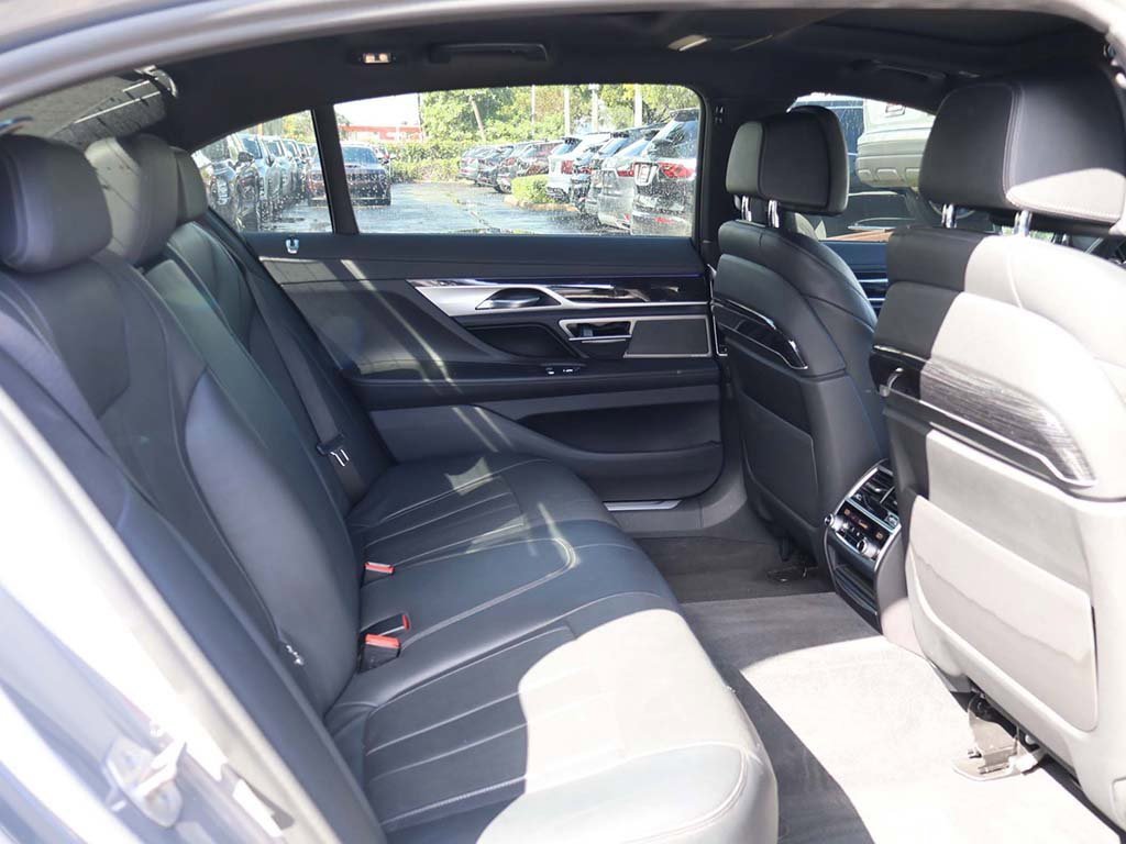 Used 2022 BMW 740i w/ M Sport Package image 40