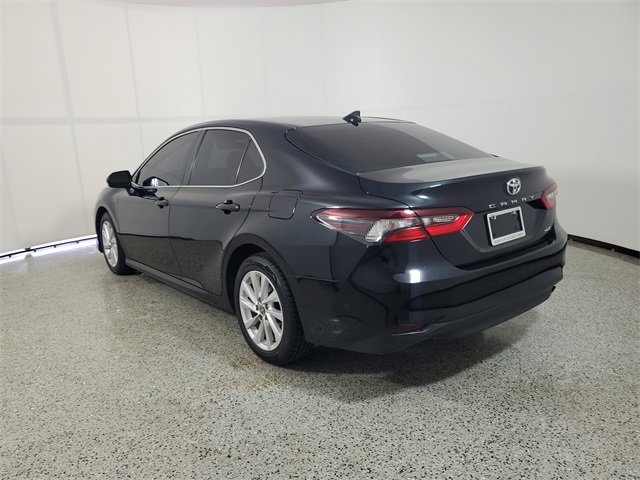 Used 2022 Toyota Camry LE image 3
