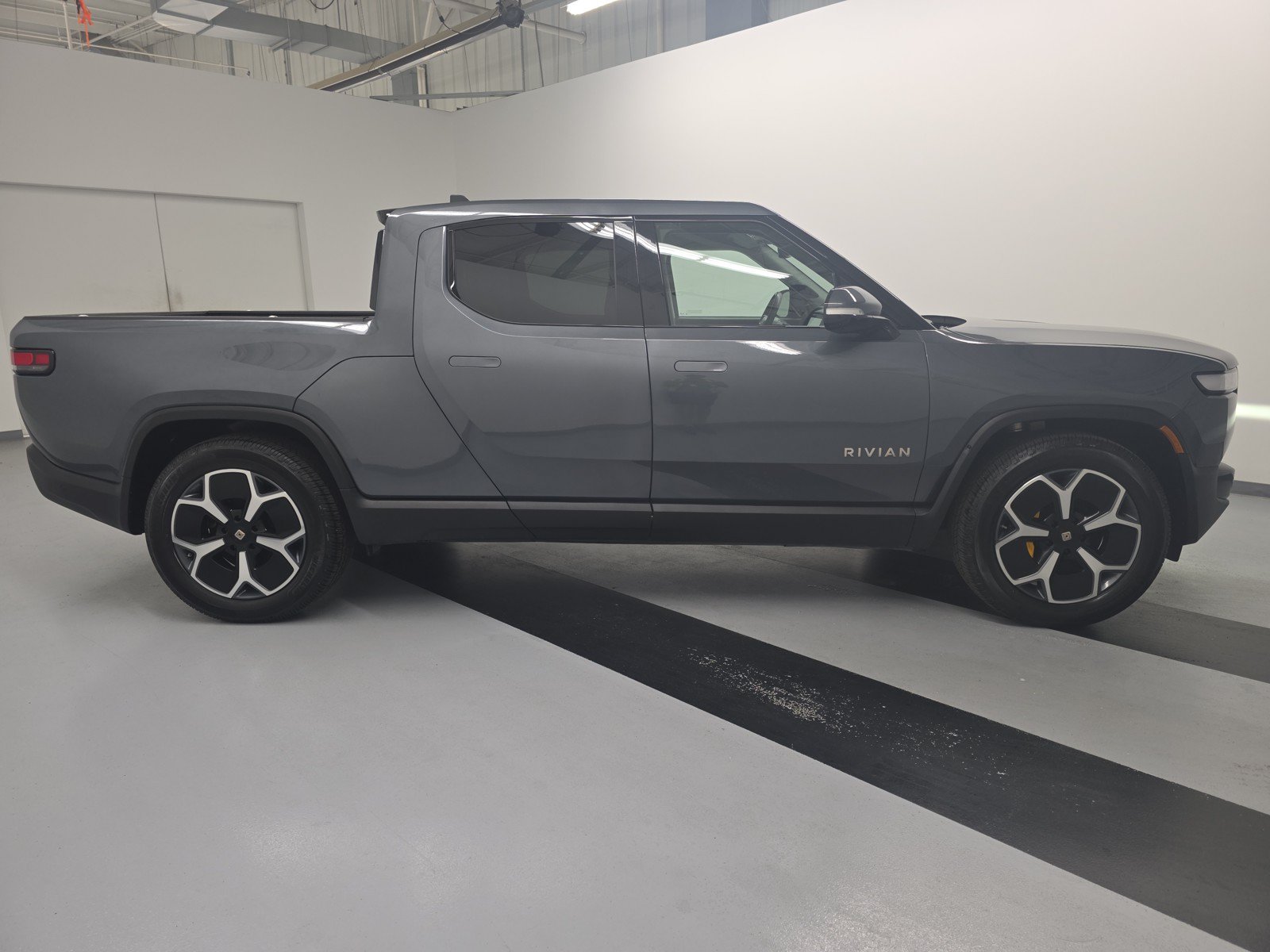 Used 2022 Rivian R1T Adventure AWD/4WD image 6