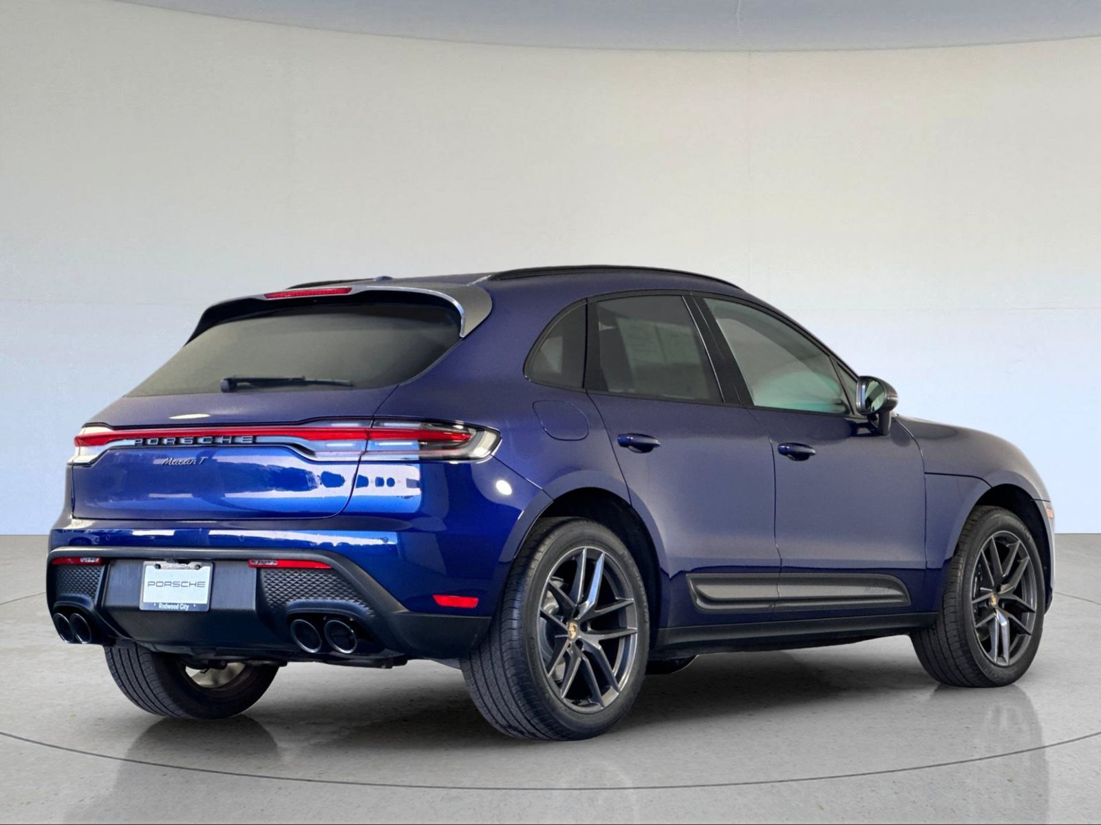 Certified 2023 Porsche Macan Turbo AWD/4WD image 8