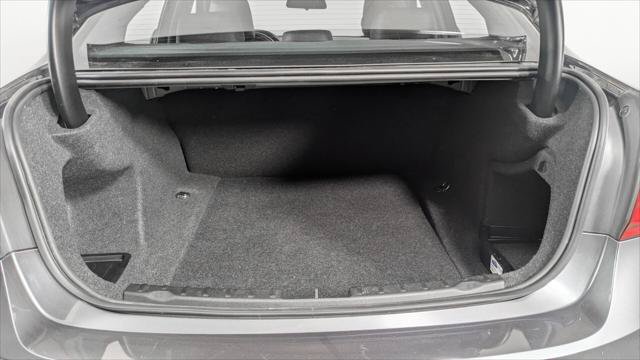 Used 2016 BMW 320i xDrive Sedan w/ Sport Package AWD/4WD image 15