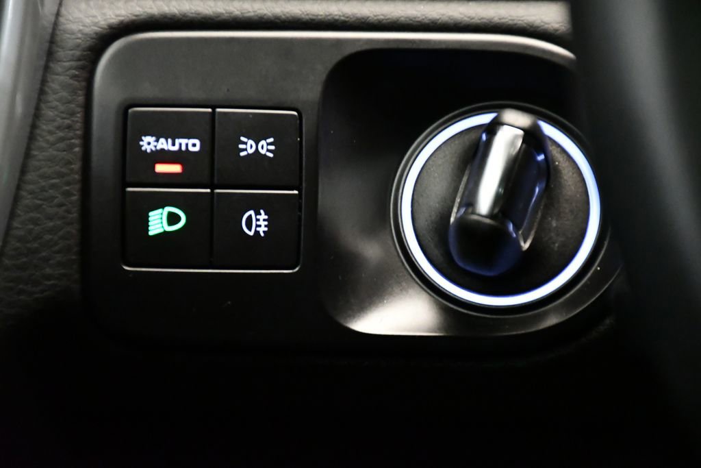 Used 2022 Porsche Cayenne image 25