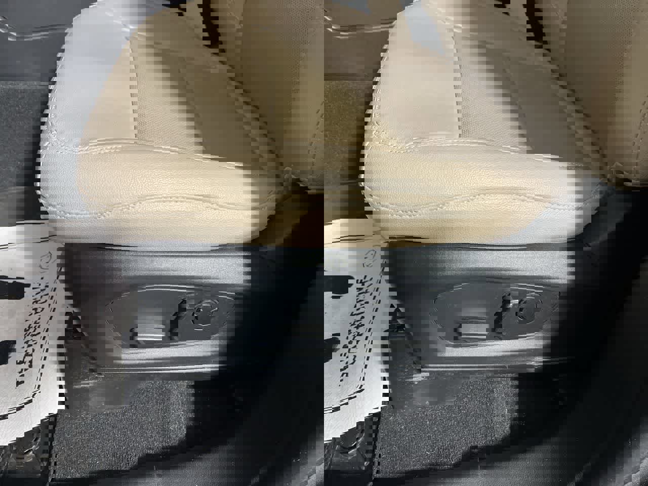 Used 2021 Ford Explorer Limited w/ Equipment Group 301A image 14