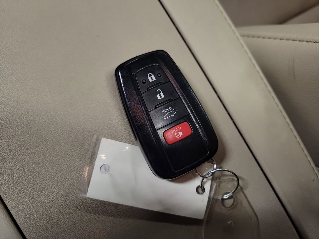 Used 2023 Toyota Highlander Limited image 15