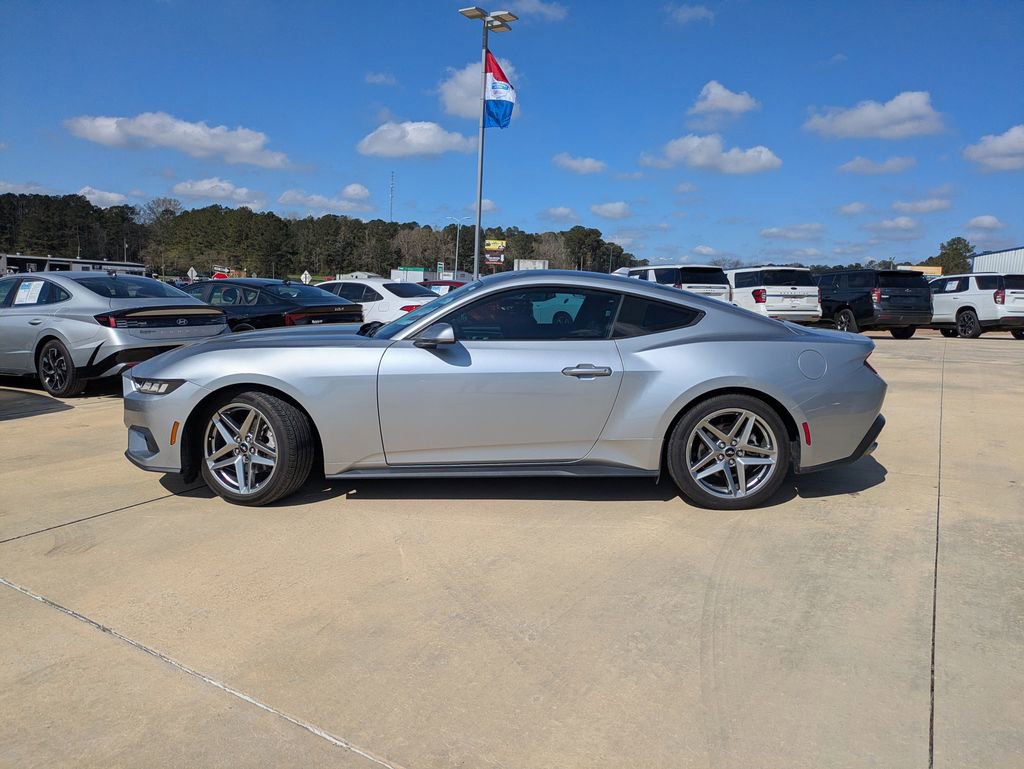 Used 2024 Ford Mustang EcoBoost image 5