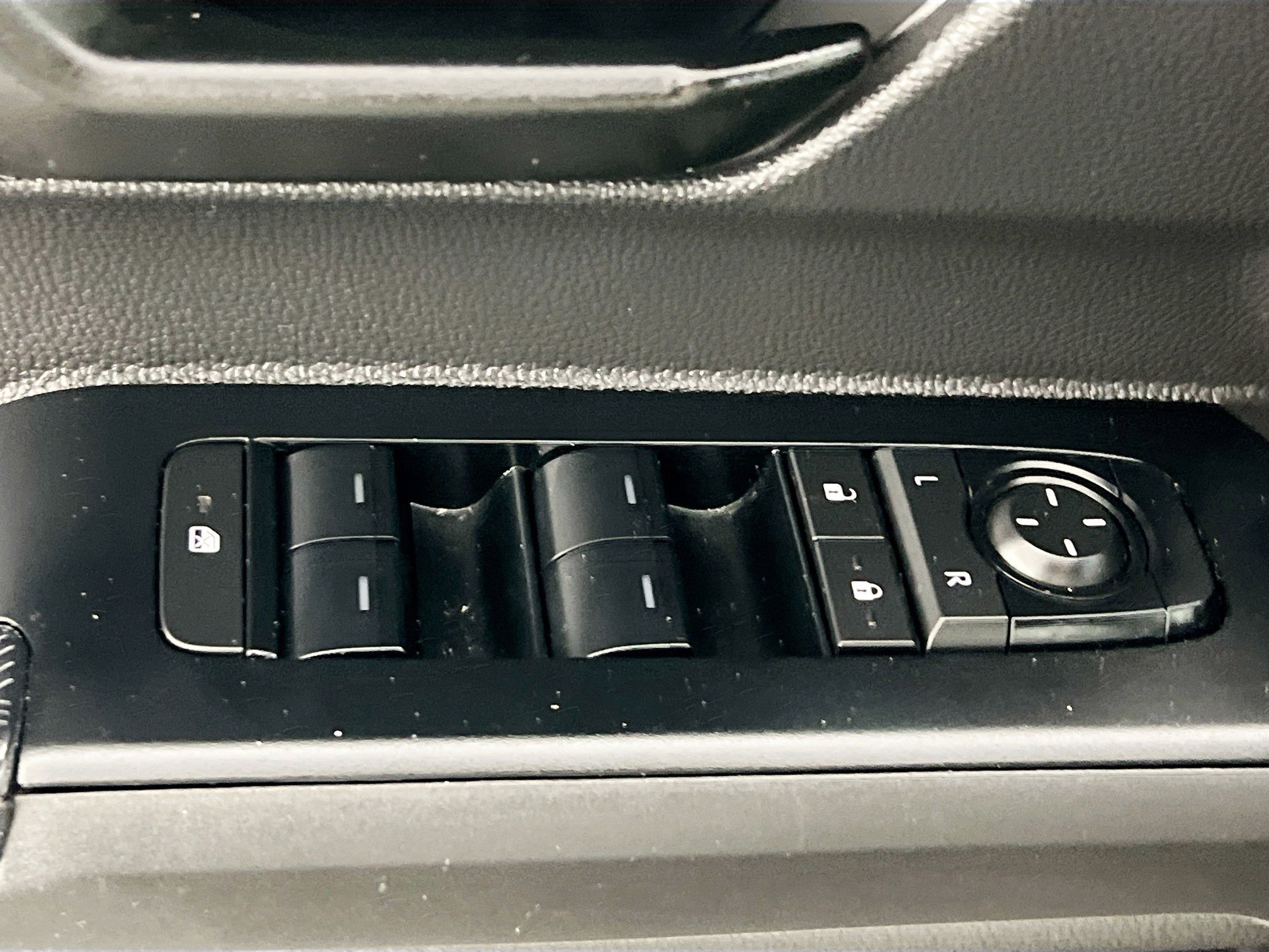 Used 2025 Toyota Tacoma SR w/ SR Upgrade Package image 16