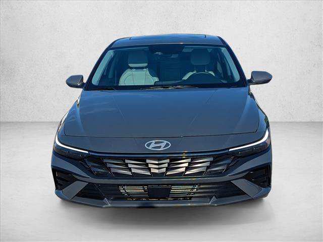 Certified 2025 Hyundai Elantra Limited FWD image 2