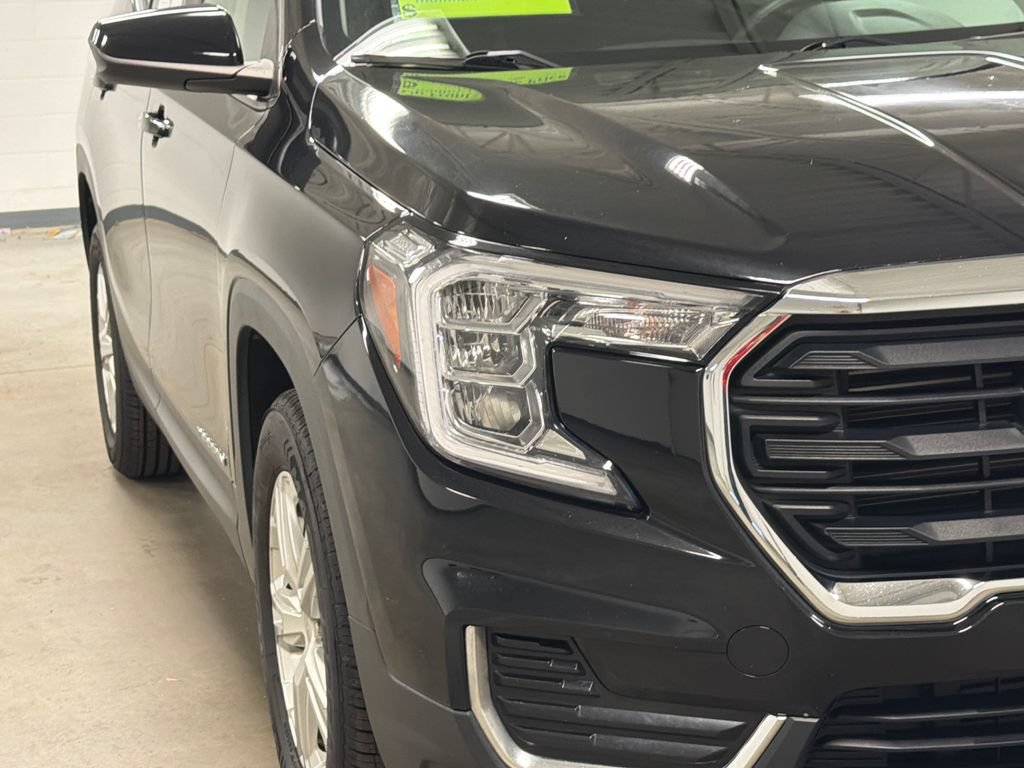 Used 2024 GMC Terrain SLE AWD/4WD image 5