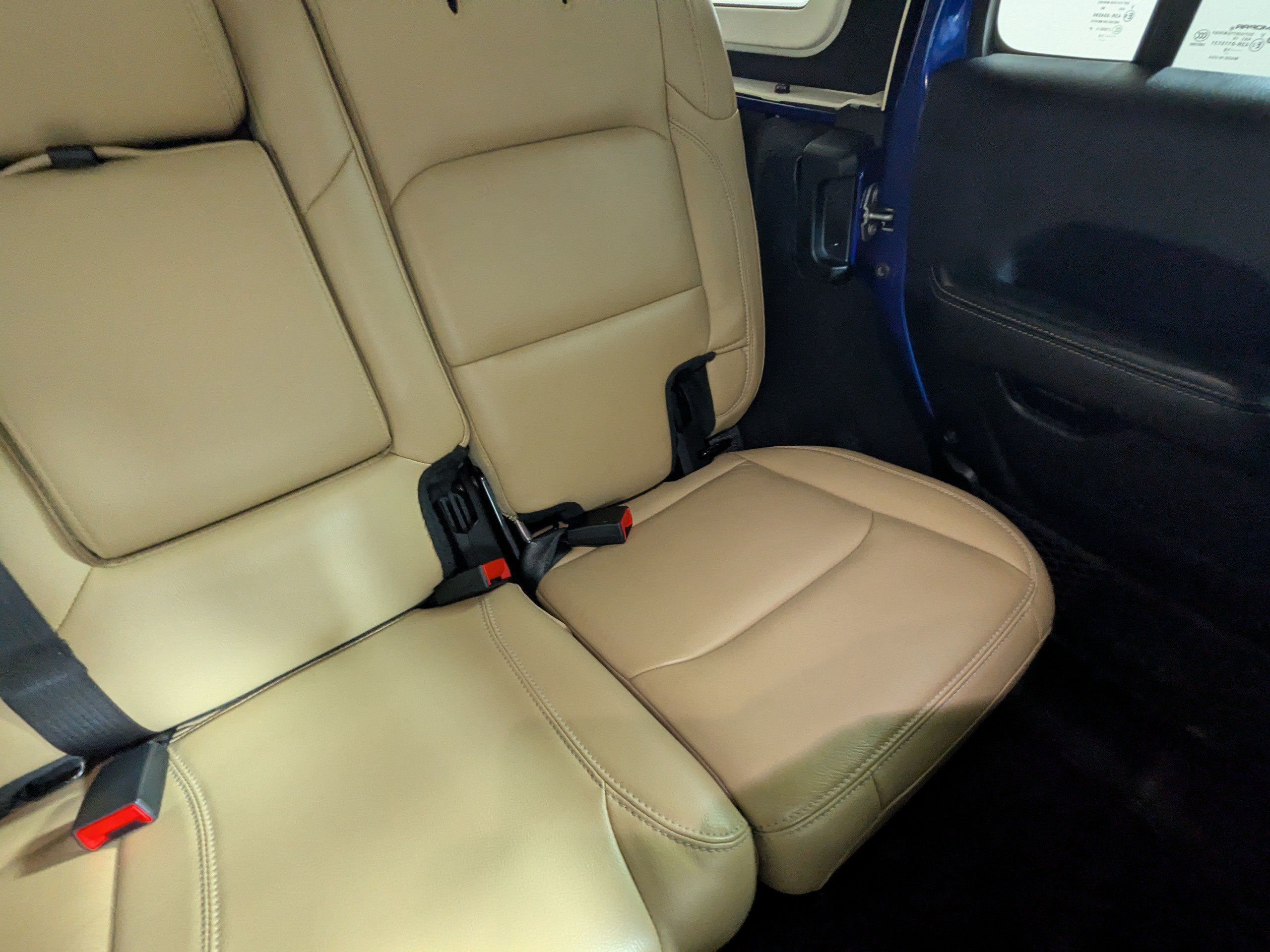 Used 2019 Jeep Wrangler Unlimited Rubicon w/ Dual Top Group AWD/4WD image 16