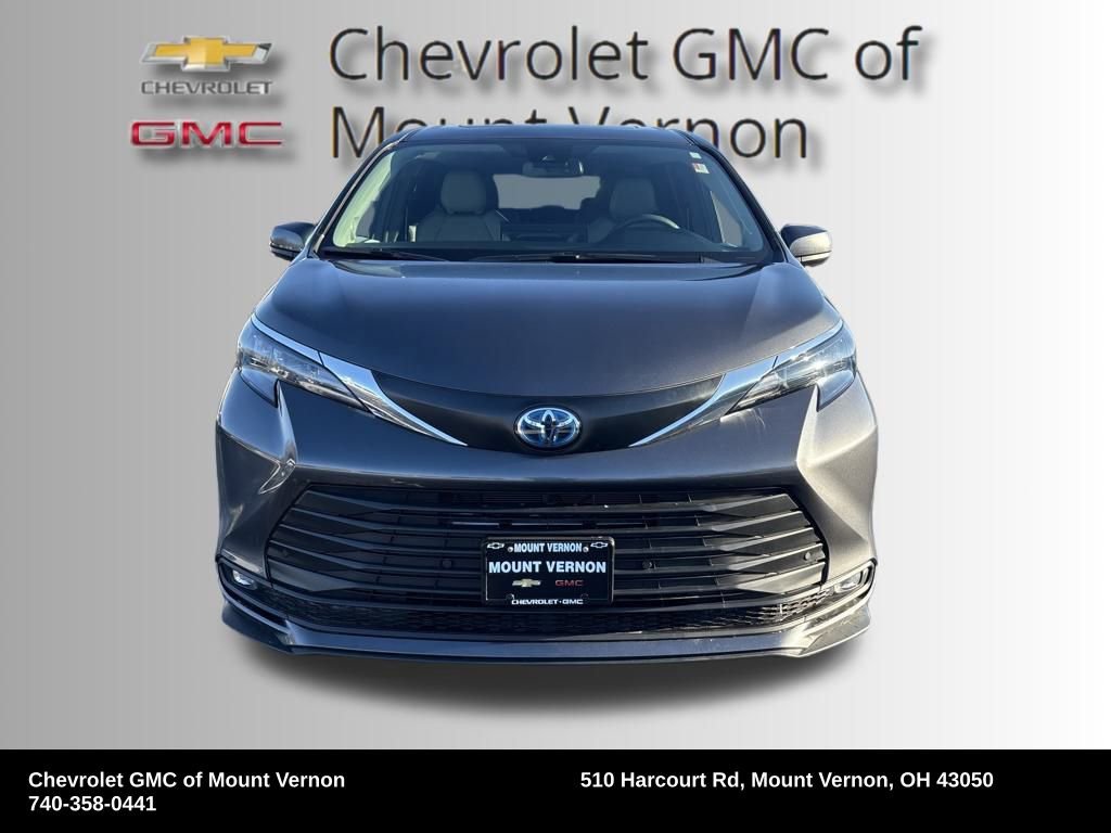 Used 2025 Toyota Sienna XLE w/ XLE Plus Package image 9