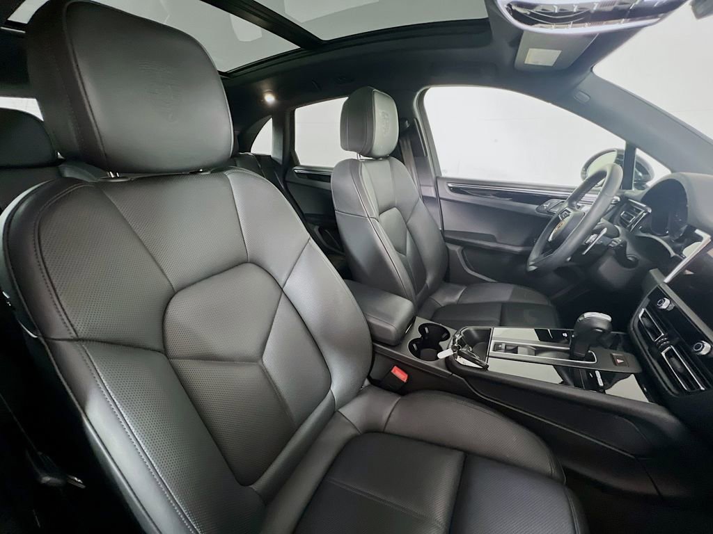 Certified 2023 Porsche Macan S image 30