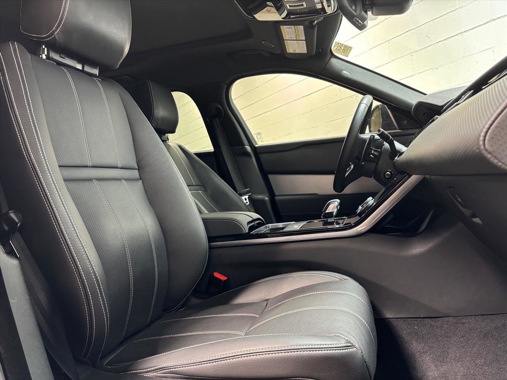 Used 2023 Land Rover Range Rover Velar R-Dynamic S image 31