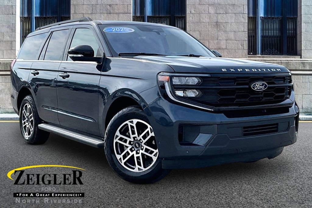 Certified 2025 Ford Expedition Active AWD/4WD image 1