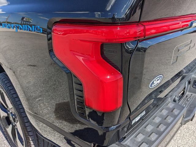 Used 2025 Ford F150 Lightning Platinum image 11