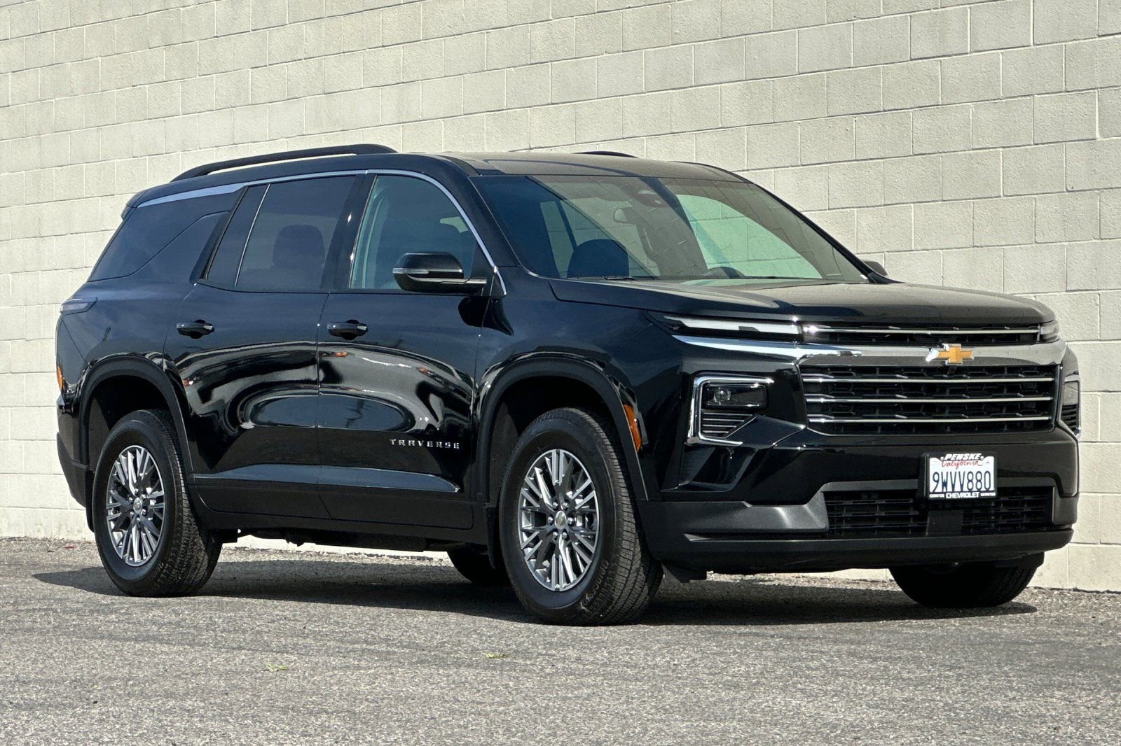 Used 2026 Chevrolet Traverse LT w/ LPO, Floor Liner Package image 2