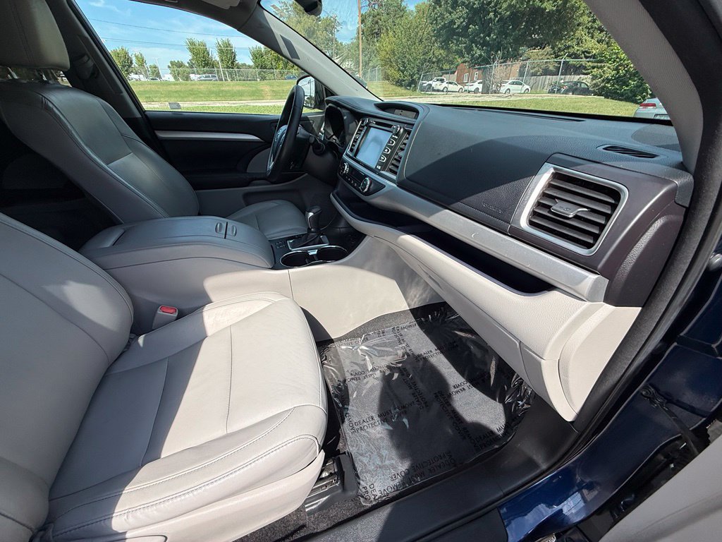 Used 2015 Toyota Highlander XLE AWD/4WD image 45