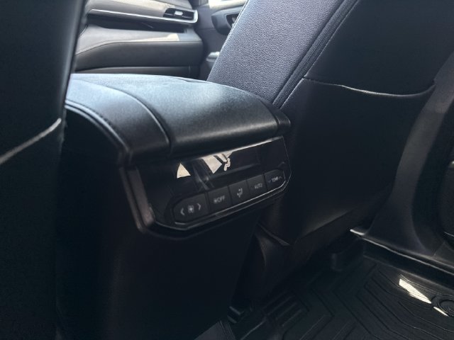 Used 2023 Toyota Highlander XSE FWD image 24