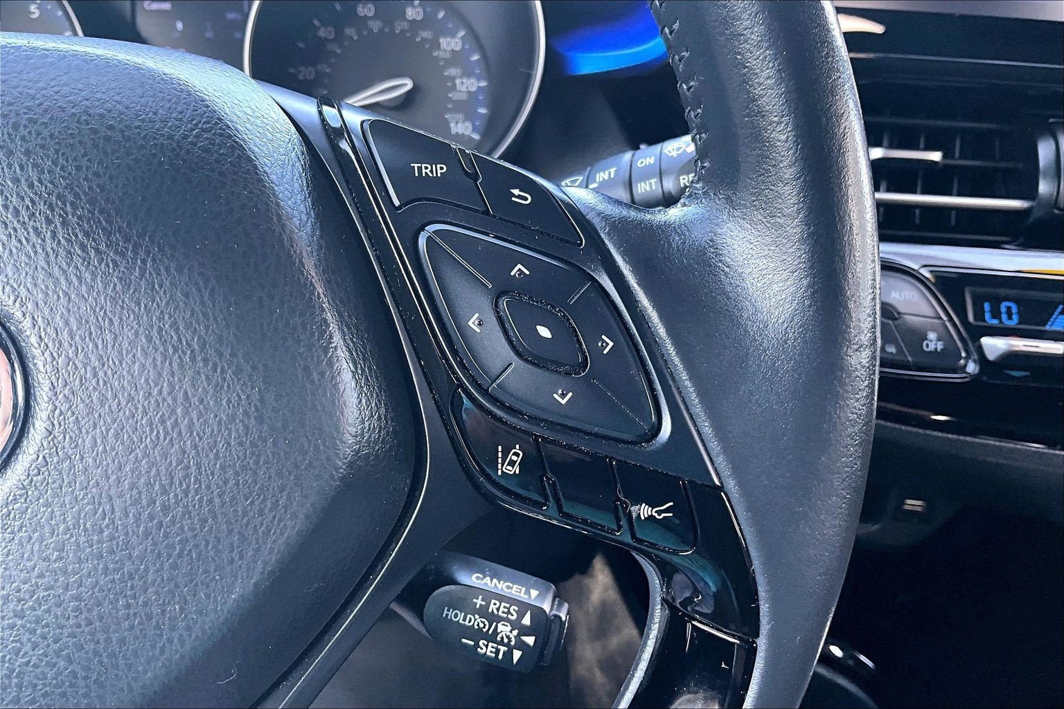 Used 2022 Toyota C-HR XLE FWD image 17