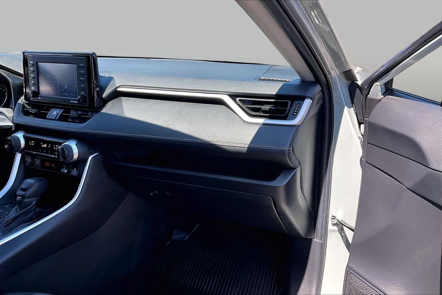 Certified 2022 Toyota RAV4 XLE w/ Convenience Package FWD image 18