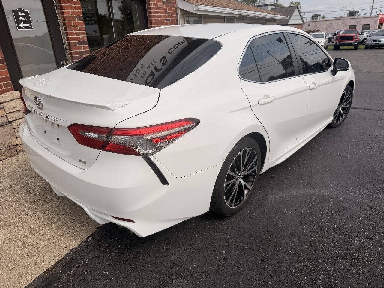 Used 2018 Toyota Camry SE FWD image 7
