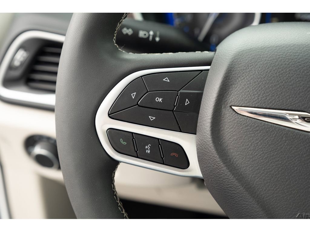 Used 2023 Chrysler Voyager LX image 19