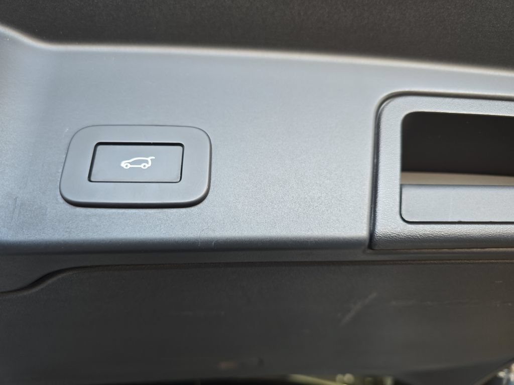 Certified 2024 Land Rover Range Rover Evoque Dynamic SE AWD/4WD image 16