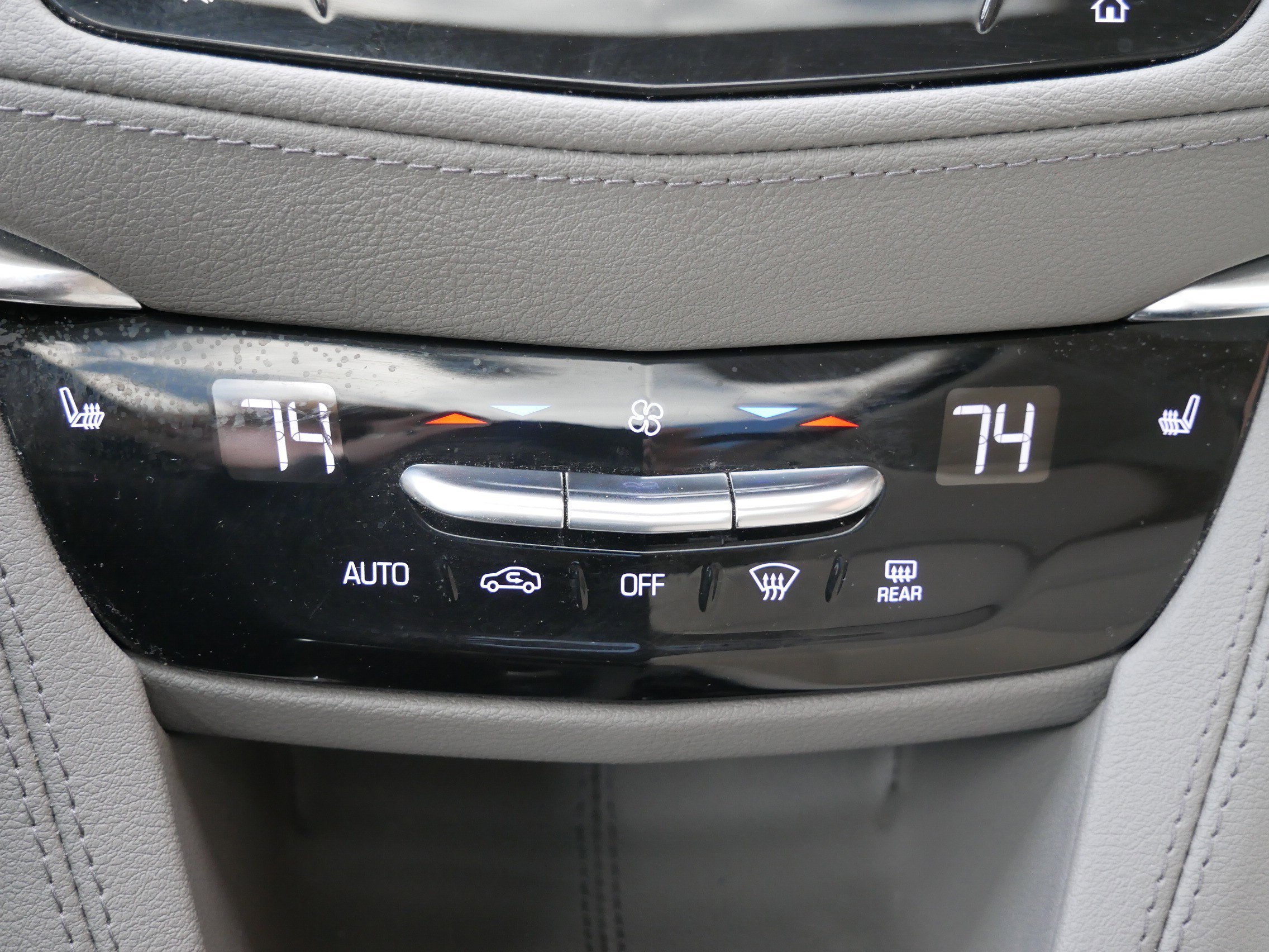 Certified 2022 Cadillac XT5 Premium Luxury w/ LPO, Floor Liner Package AWD/4WD image 19