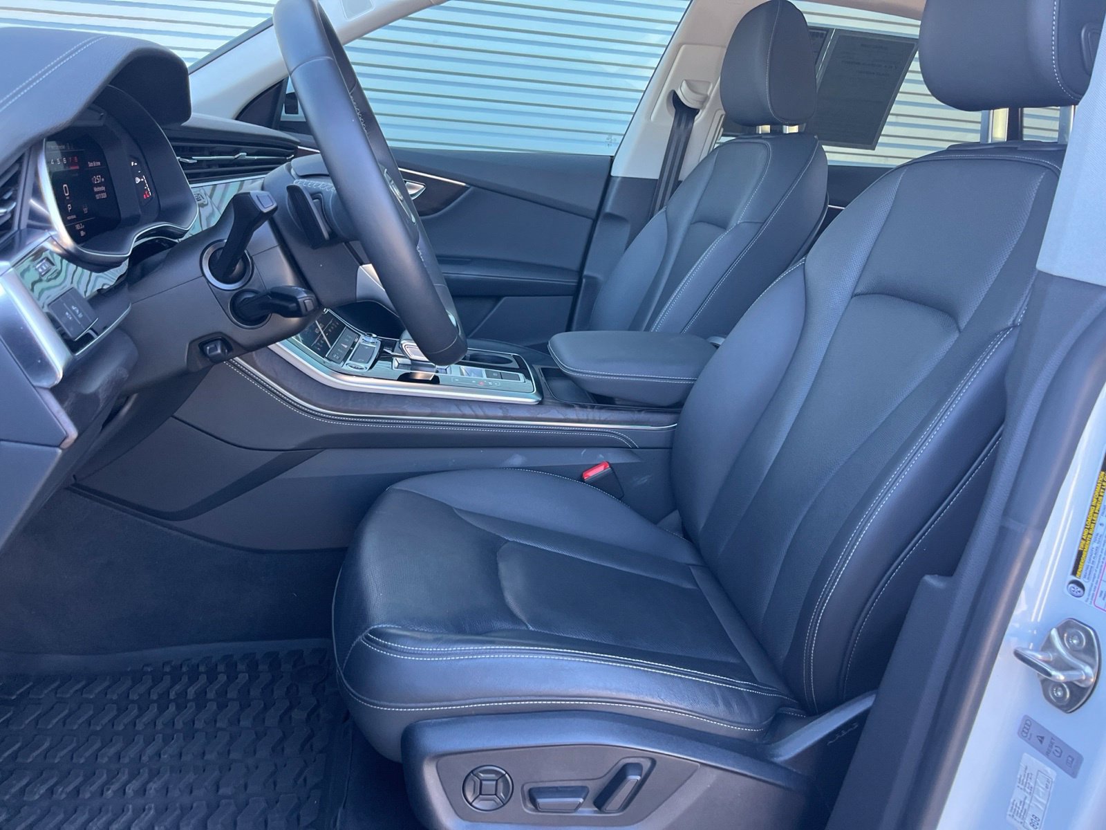 Used 2023 Audi Q8 Premium Plus AWD/4WD image 29