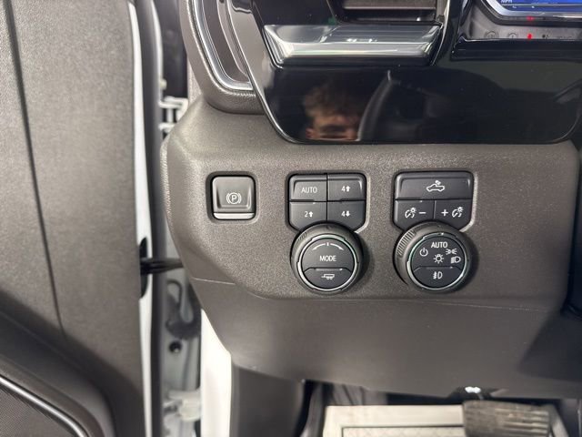 Used 2024 Chevrolet Silverado 1500 LT Trail Boss w/ Convenience Package II AWD/4WD image 30