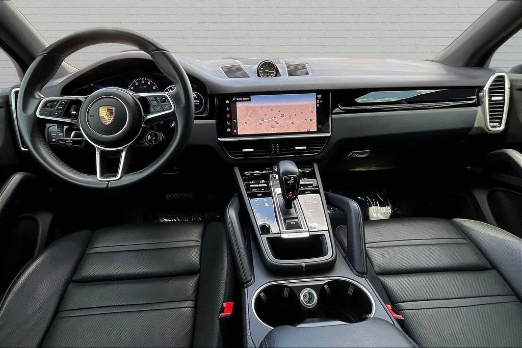 Used 2023 Porsche Cayenne w/ Premium Package AWD/4WD image 7