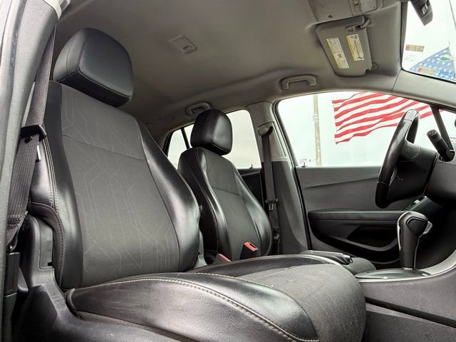 Used 2018 Chevrolet Trax LT w/ LT Convenience Package image 11