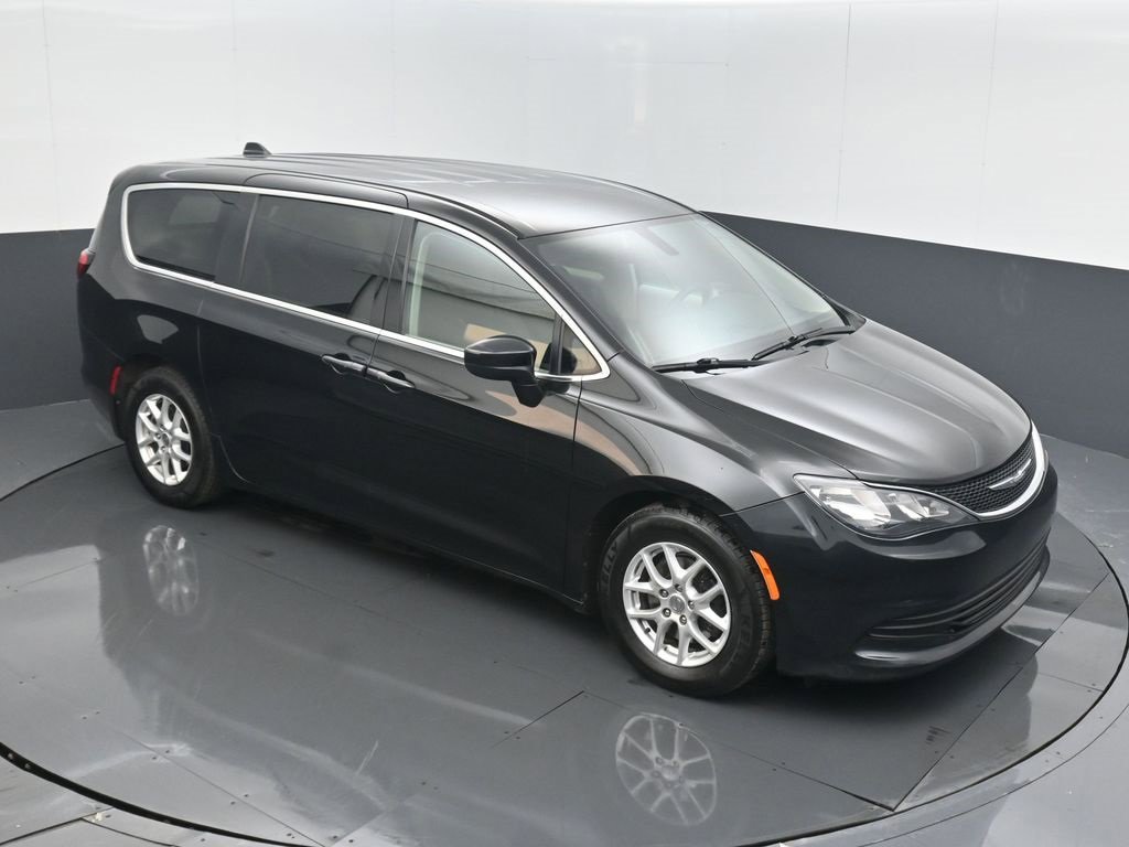 Used 2017 Chrysler Pacifica Touring image 27