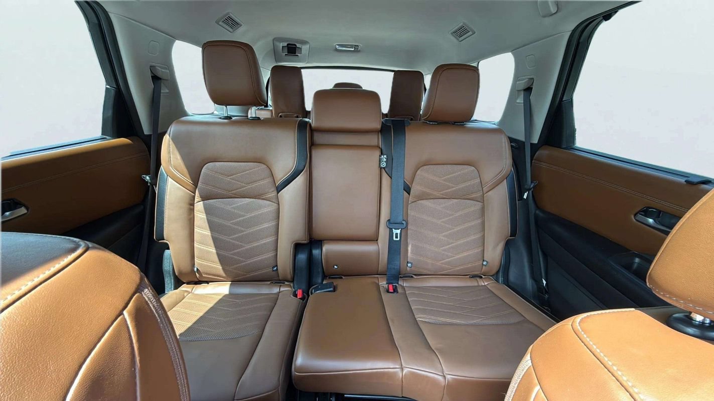 Used 2024 Nissan Pathfinder Platinum w/ Cargo Package AWD/4WD image 17