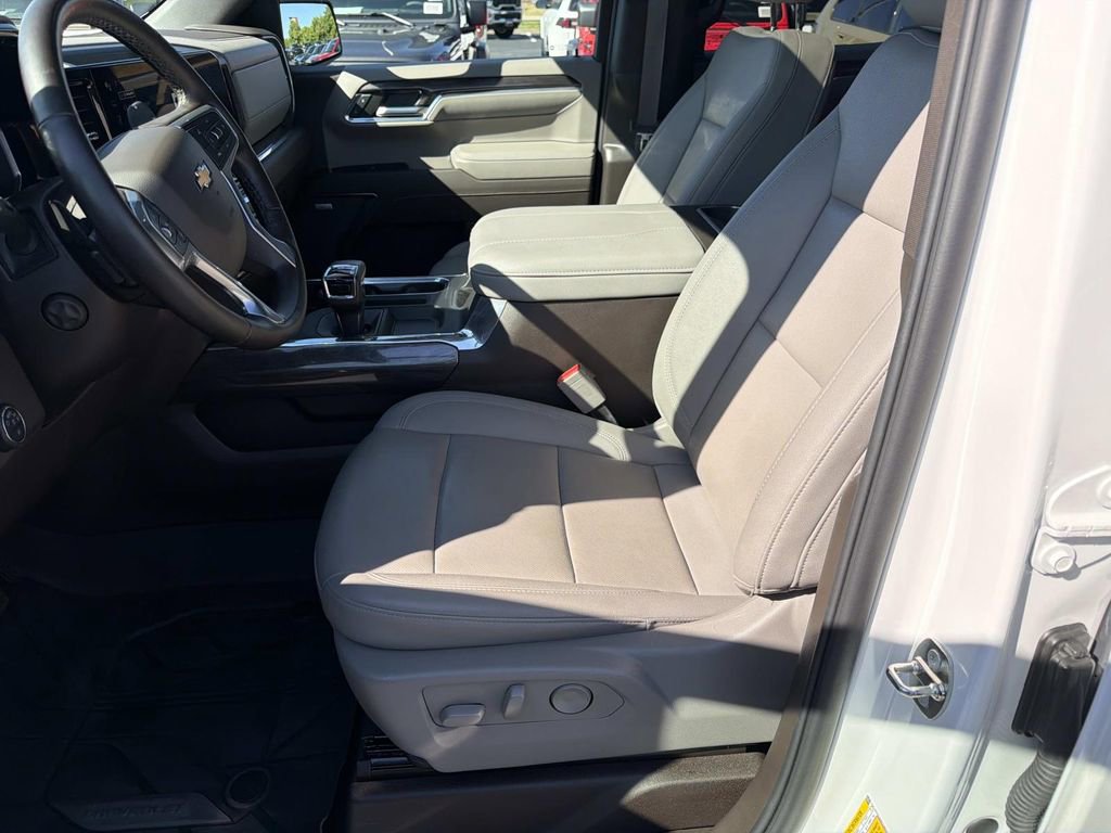 Used 2024 Chevrolet Silverado 1500 LTZ w/ LTZ Premium Package AWD/4WD image 23