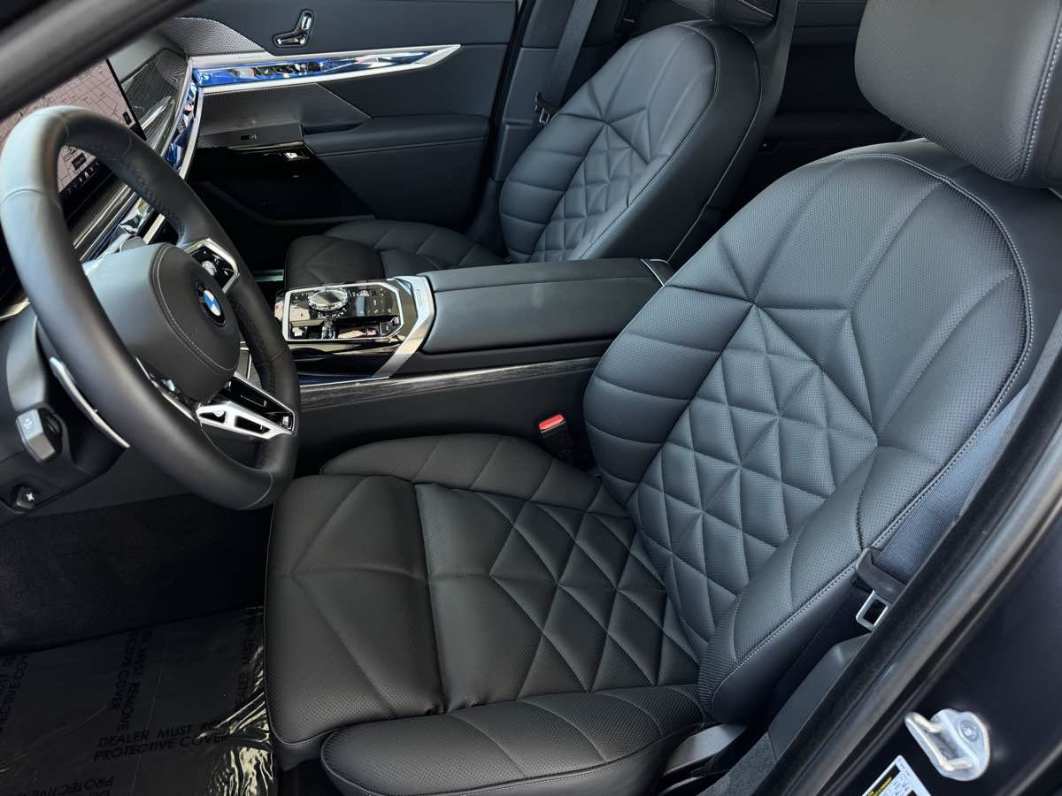 Used 2026 BMW 740i w/ Premium Package RWD image 16