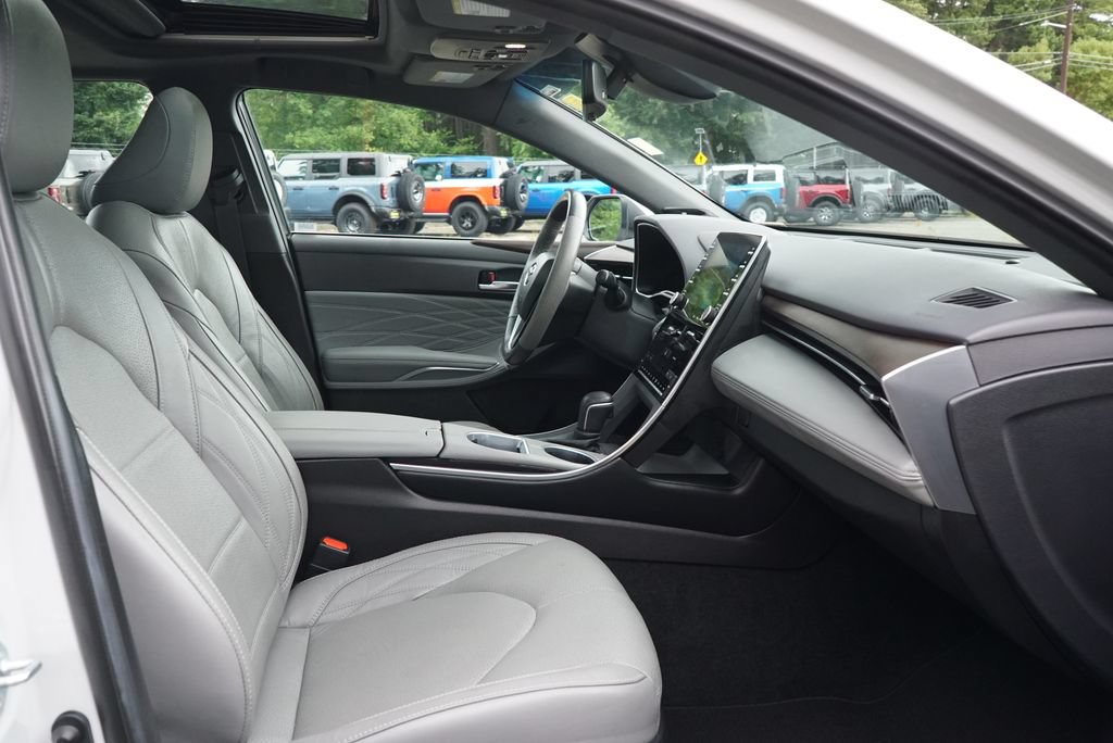 Used 2022 Toyota Avalon Limited w/ Advanced Safety Package FWD image 9