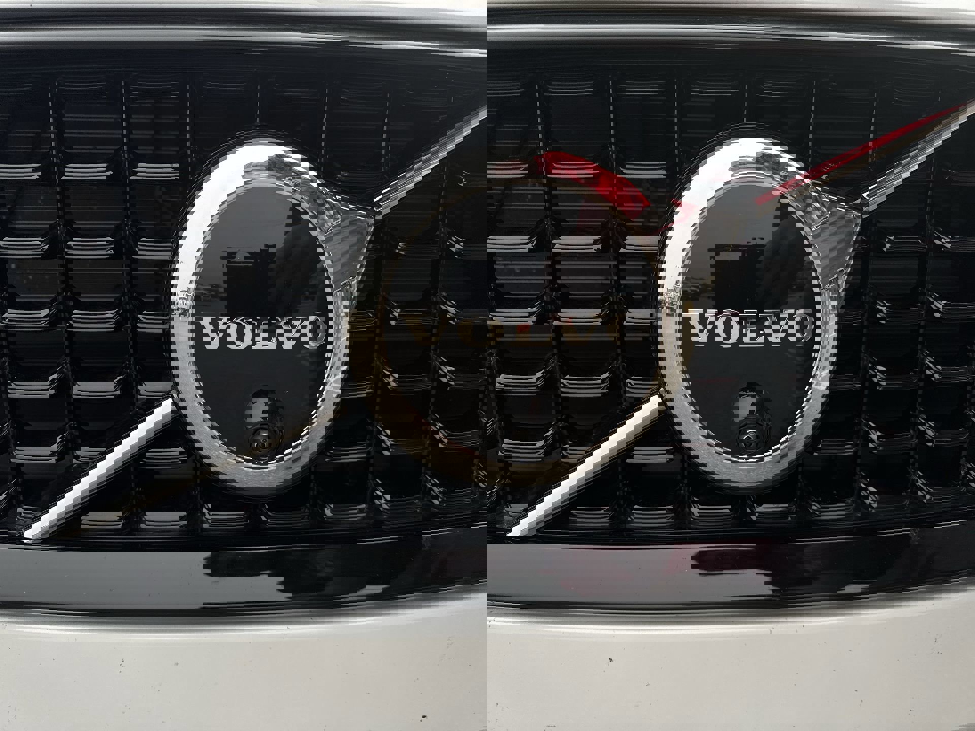 Used 2024 Volvo S60 B5 Plus w/ Climate Package image 32