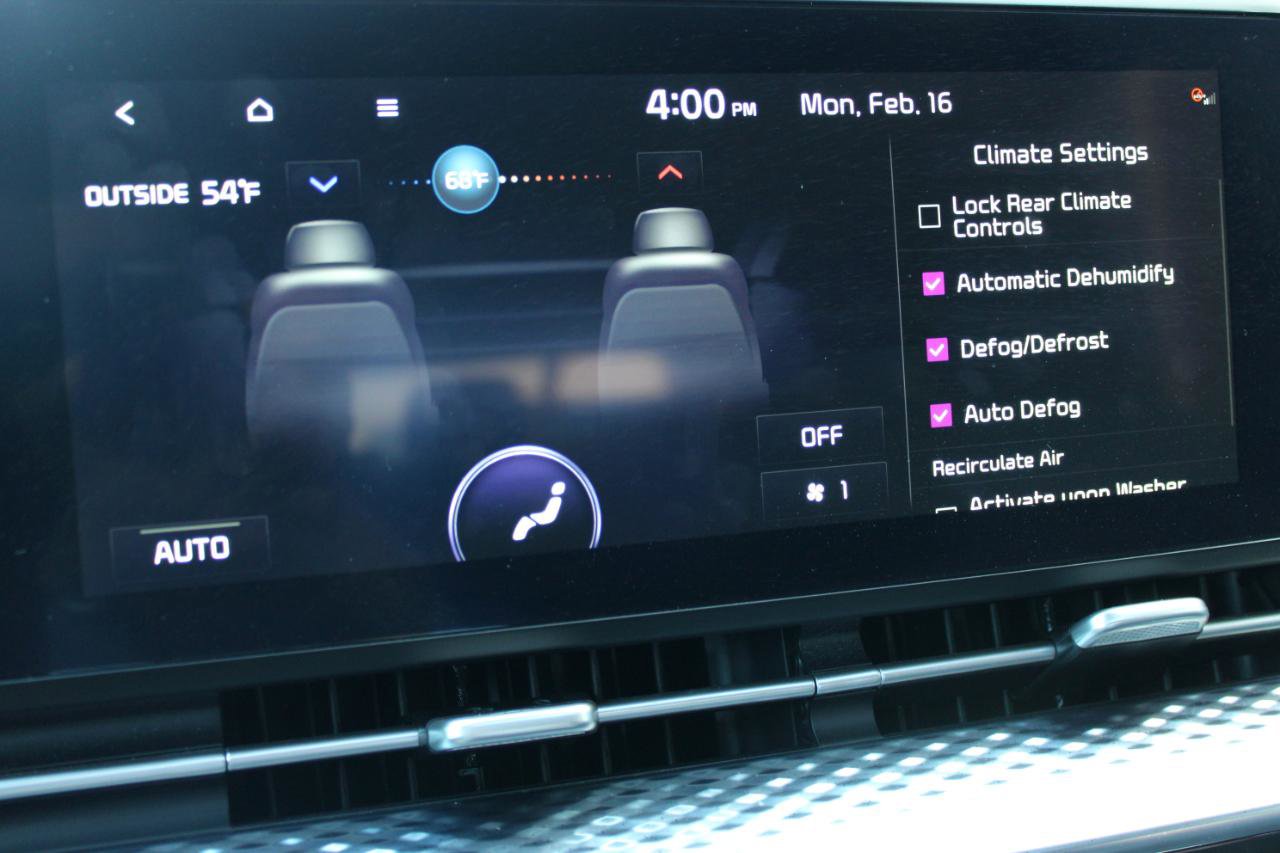 Used 2024 Kia Carnival SX Prestige image 35