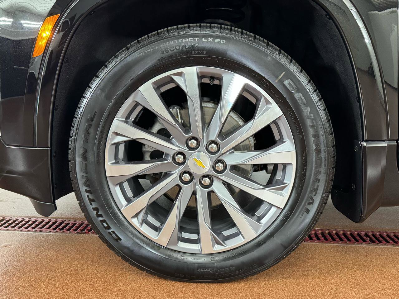Used 2023 Chevrolet Traverse Premier w/ LPO, Floor Liner Package AWD/4WD image 8
